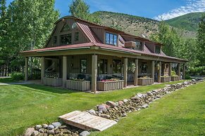 Twin Creeks Ranch Luxury Aspen Group Retreat 25-acres Guest House