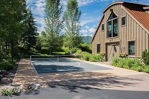 Twin Creeks Ranch Luxury Aspen Group Retreat 25-acres Guest House