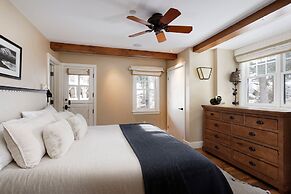 Twin Creeks Ranch Luxury Aspen Group Retreat 25-acres Guest House