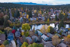 Riverfront Bend by Avantstay Private Dock Kayaks Large Yard w Views Ho