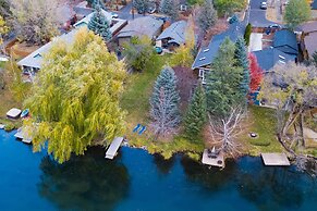 Riverfront Bend by Avantstay Private Dock Kayaks Large Yard w Views Ho