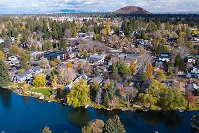 Riverfront Bend by Avantstay Private Dock Kayaks Large Yard w Views Ho