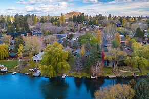 Riverfront Bend by Avantstay Private Dock Kayaks Large Yard w Views Ho