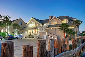 Blue Marlin at Trout Street Balcony w Marina Views Walk to Port A Nigh