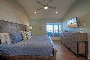 Blue Marlin at Trout Street Balcony w Marina Views Walk to Port A Nigh