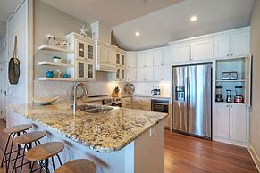 Blue Marlin at Trout Street Balcony w Marina Views Walk to Port A Nigh