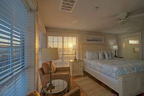 Blue Marlin at Trout Street Balcony w Marina Views Walk to Port A Nigh