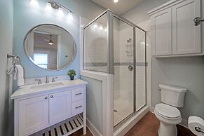 Blue Marlin at Trout Street Balcony w Marina Views Walk to Port A Nigh