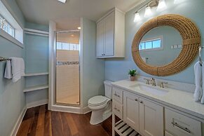 Blue Marlin at Trout Street Balcony w Marina Views Walk to Port A Nigh