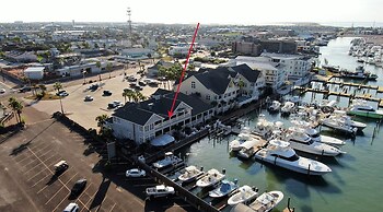 Blue Marlin at Trout Street Balcony w Marina Views Walk to Port A Nigh