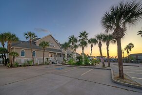 Blue Marlin at Trout Street Balcony w Marina Views Walk to Port A Nigh