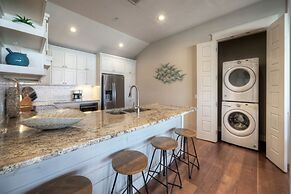 Blue Marlin at Trout Street Balcony w Marina Views Walk to Port A Nigh