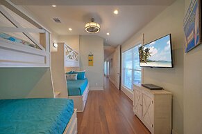 Blue Marlin at Trout Street Balcony w Marina Views Walk to Port A Nigh