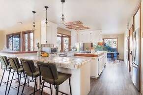 Gable by Avantstay Beautiful 3 5 Acre Oasis w Gorgeous Views Pool Hot 