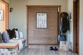 Gable by Avantstay Beautiful 3 5 Acre Oasis w Gorgeous Views Pool Hot 