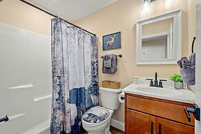 Stephen Way by Avantstay Hot Tub Game Room Albrightsville