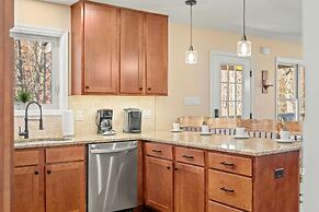 Stephen Way by Avantstay Hot Tub Game Room Albrightsville