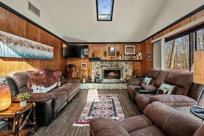 Mountain Magic by Avantstay Firepit Game Room - Pool Table Foosball