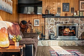 Mountain Magic by Avantstay Firepit Game Room - Pool Table Foosball