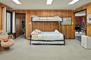 Mountain Magic by Avantstay Firepit Game Room - Pool Table Foosball