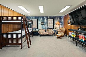 Mountain Magic by Avantstay Firepit Game Room - Pool Table Foosball