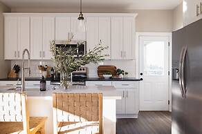 Stapleton Mcgraw by Avantstay 2 Units Sleeps 16 Spacious Home in Nashv