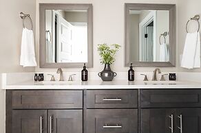 Stapleton Mcgraw by Avantstay 2 Units Sleeps 16 Spacious Home in Nashv