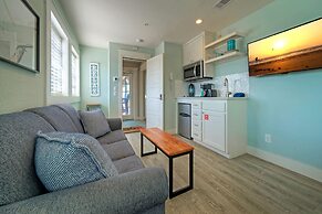 Dolphin at Trout Street Queen Suite w Kitchenette Marina-front Patio