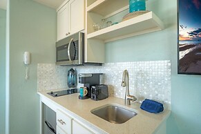 Dolphin at Trout Street Queen Suite w Kitchenette Marina-front Patio