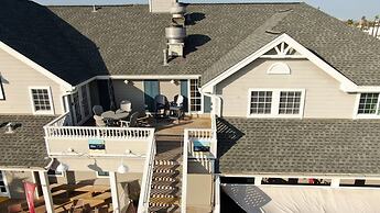 Dolphin at Trout Street Queen Suite w Kitchenette Marina-front Patio