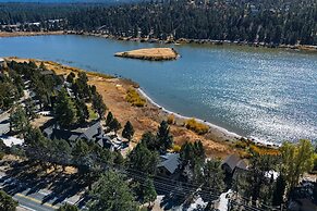 Viewtopia by Avantstay Lakefront Views Hot Tub