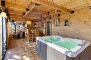 Viewtopia by Avantstay Lakefront Views Hot Tub