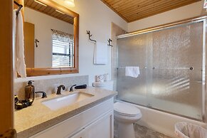 Viewtopia by Avantstay Lakefront Views Hot Tub