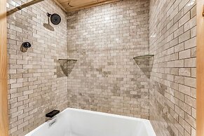 Grand Timber by Avantstay Indoor Pool Sauna Sports Court Game Room Mor