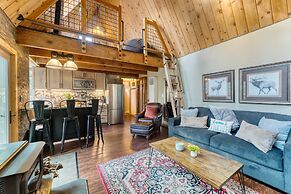 Sierra at Donner Lofted Cabin Minutes to Lake A-frame-inspired Design 