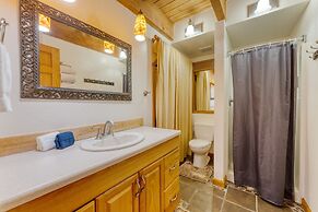 Sierra at Donner Lofted Cabin Minutes to Lake A-frame-inspired Design 