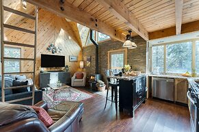 Sierra at Donner Lofted Cabin Minutes to Lake A-frame-inspired Design 