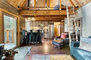 Sierra at Donner Lofted Cabin Minutes to Lake A-frame-inspired Design 