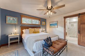 Denton by Avantstay Hot Tub Enclosed Deck w Fire Pit Near Skiing Lake