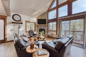 Denton by Avantstay Hot Tub Enclosed Deck w Fire Pit Near Skiing Lake