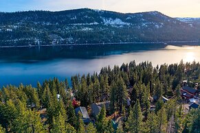 Denton by Avantstay Hot Tub Enclosed Deck w Fire Pit Near Skiing Lake