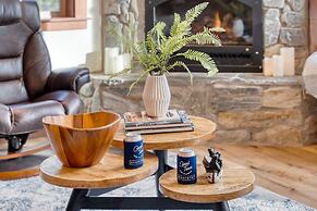 Denton by Avantstay Hot Tub Enclosed Deck w Fire Pit Near Skiing Lake
