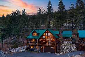 Denton by Avantstay Hot Tub Enclosed Deck w Fire Pit Near Skiing Lake