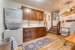 Denton by Avantstay Hot Tub Enclosed Deck w Fire Pit Near Skiing Lake