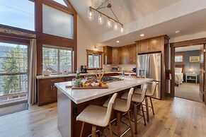 Denton by Avantstay Hot Tub Enclosed Deck w Fire Pit Near Skiing Lake