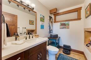 Denton by Avantstay Hot Tub Enclosed Deck w Fire Pit Near Skiing Lake