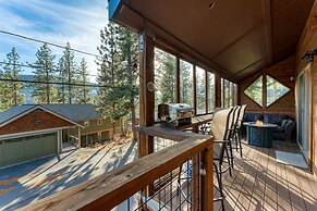 Denton by Avantstay Hot Tub Enclosed Deck w Fire Pit Near Skiing Lake
