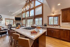 Denton by Avantstay Hot Tub Enclosed Deck w Fire Pit Near Skiing Lake