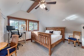 Denton by Avantstay Hot Tub Enclosed Deck w Fire Pit Near Skiing Lake