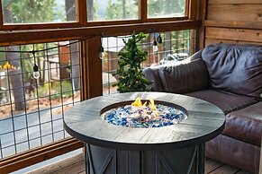 Denton by Avantstay Hot Tub Enclosed Deck w Fire Pit Near Skiing Lake